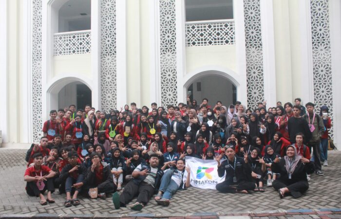 Himpunan Mahasiswa Ilmu Komunikasi (HIMAKOM) Universitas Muhammadiyah Sidoarjo Umsida sukses menggelar Latihan Keterampilan Manajemen Mahasiswa Tingkat Dasar (LKMMTD) pada 14-15 Desember 2024 di di Aula Mas Mansyur dan Hotel Puri Gendis